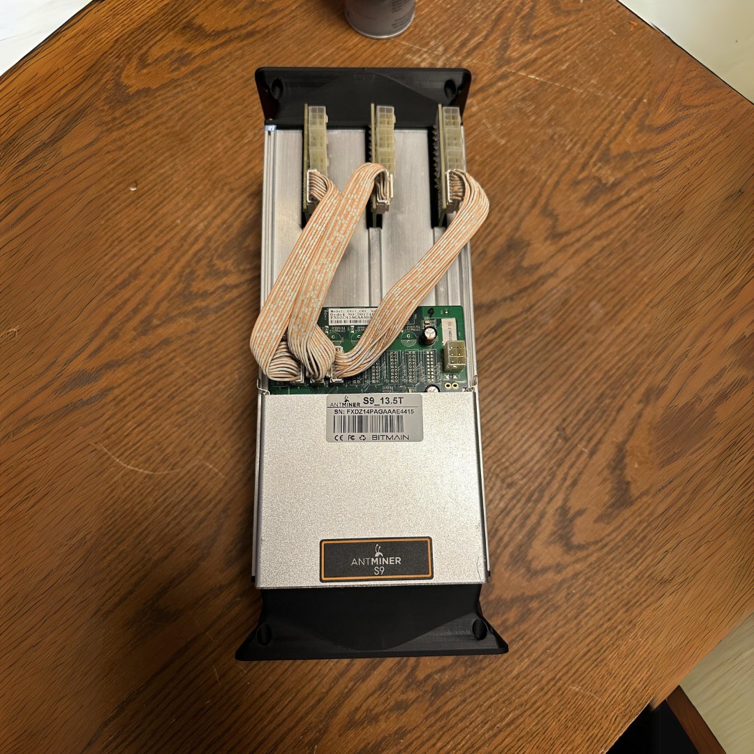 Antminer S9 — 120mm to 140mm Fan Adapter - Nakamoto Mining LTD.